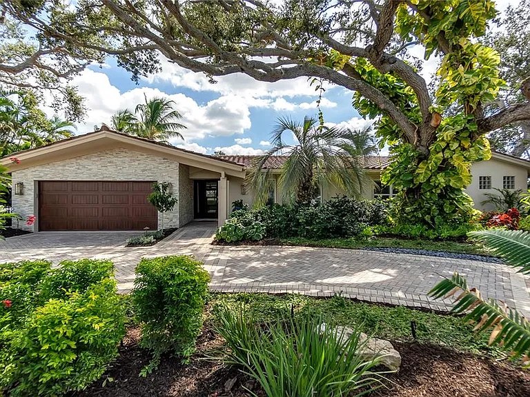 518 Venice Ln — sold property photo
