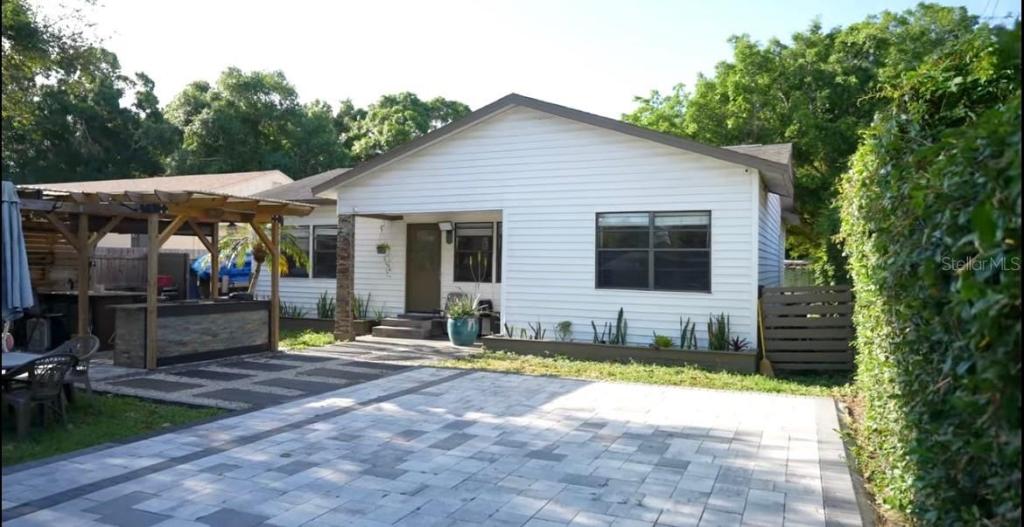 2606 19th Street — sold property photo